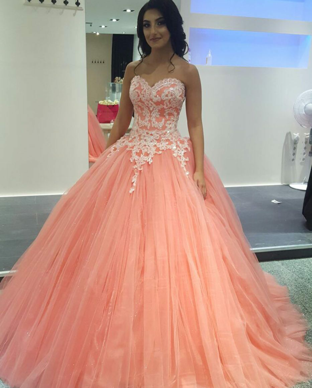 2017 Vintage Coral Prom Dress Puffy Ball Gown Sparkly Appliqued Bodice ...